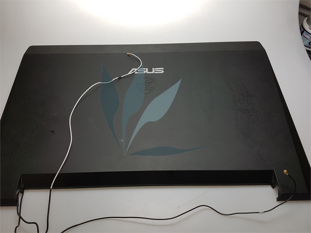 Coque arrière noire de l'écran
Vendue avec les antennes wifi pour Asus G74SX