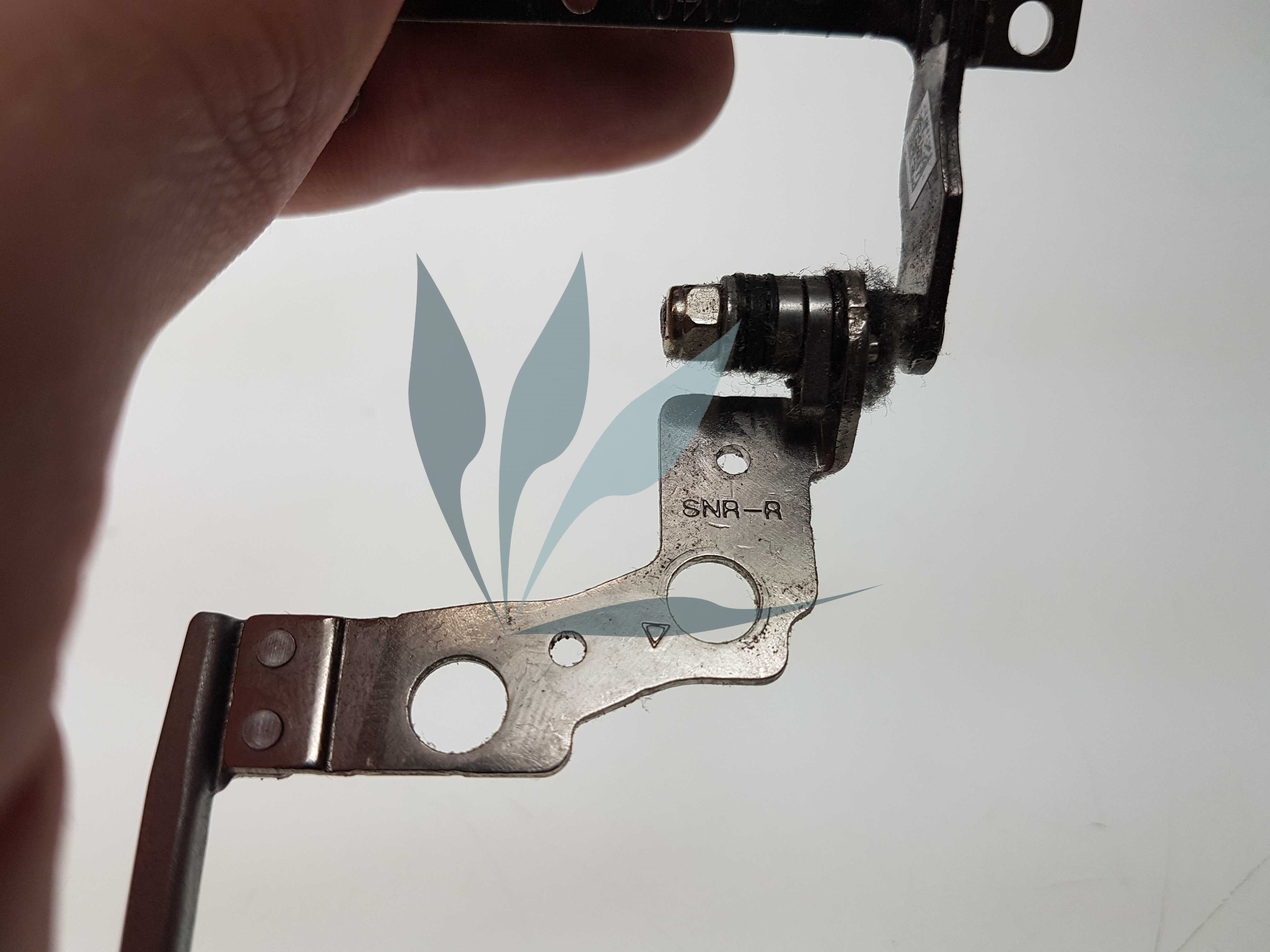 Charnière droite avec longeron pour HP 15-p005nf