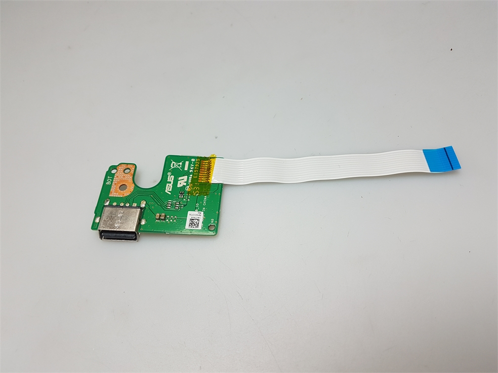 Carte contrôleur pour ordinateur Asus Transformer Book.
Carte fille équipée d'un port USB 2 et de la nappe reliant à la carte mère, pour Asus T100HA