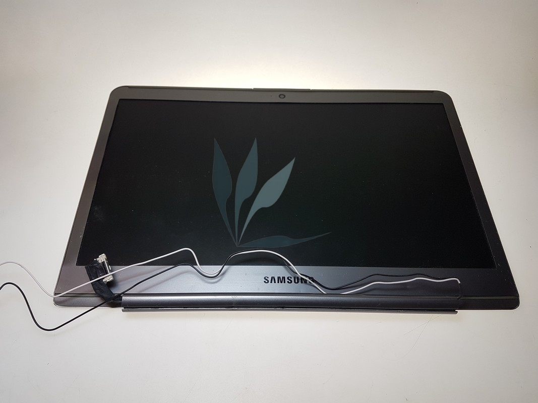 Module écran avec capot gris et cablage  pour Samsung NP530U3B