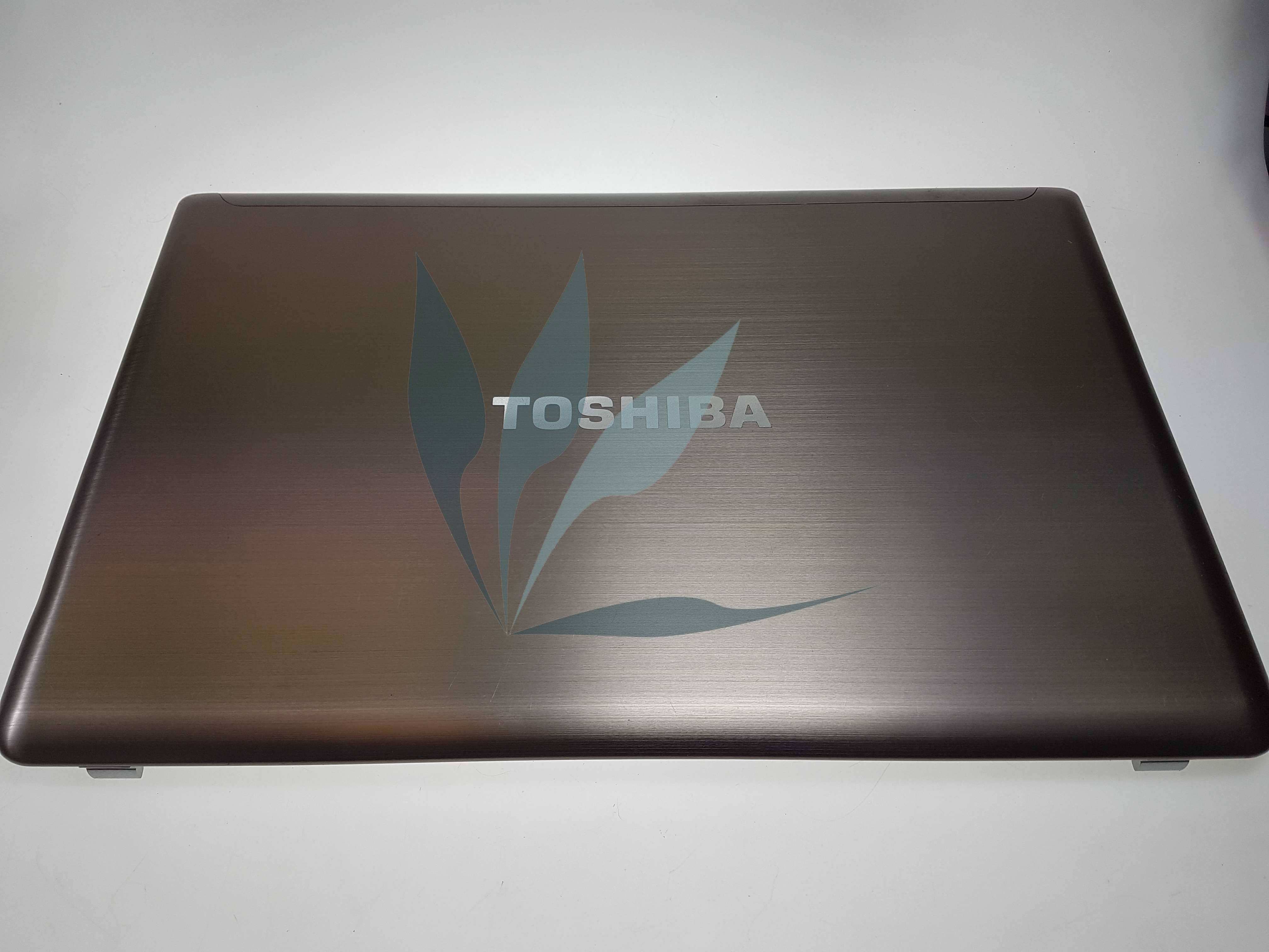 Plasturgie écran capot champagne pour toshiba Satellite P850 
